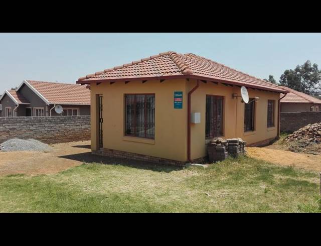 3 BEDROOM HOUSE FOR SALE IN NATURENA EXT 19